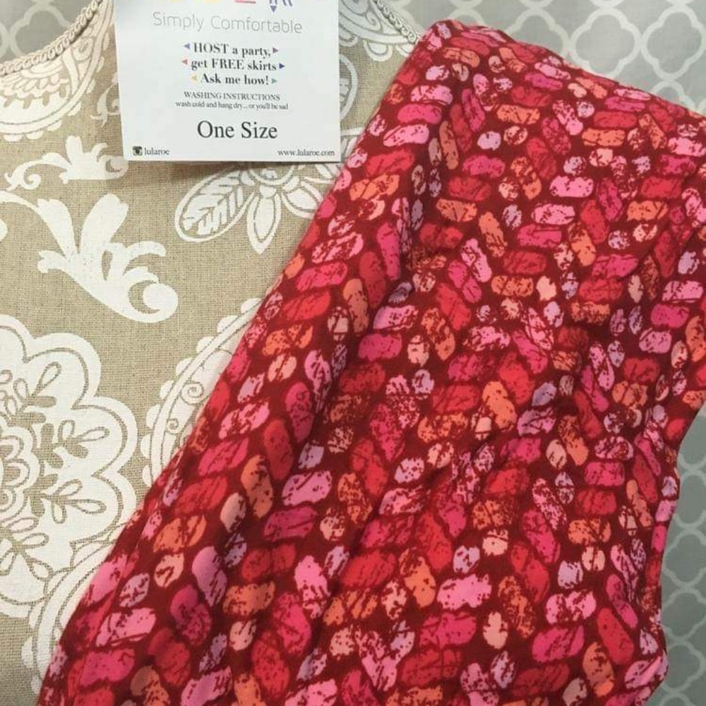 Lularoe vintage Valentine's leggings